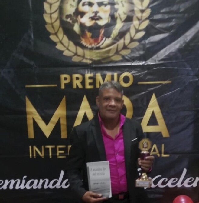 Henry Peña premio Mara Internacional.